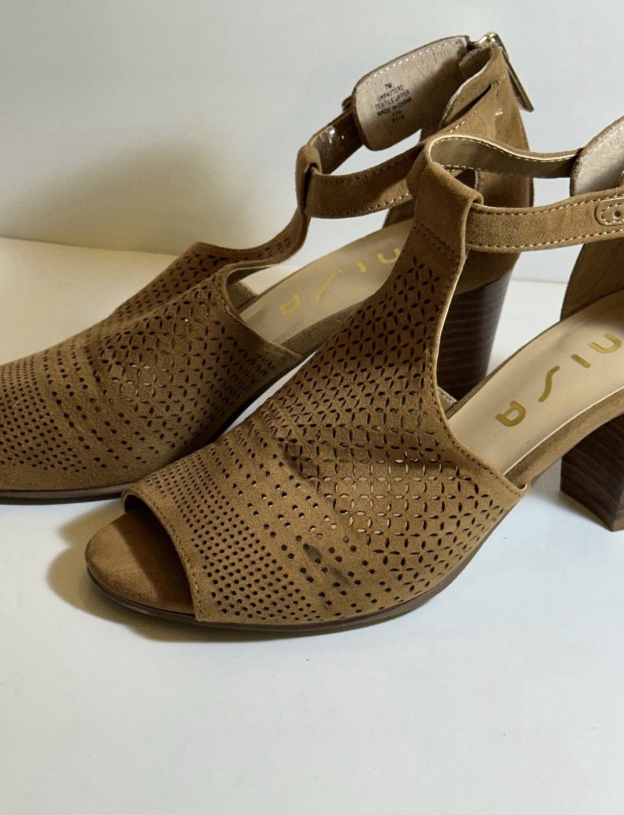 Unisa Tan Perforated Peep Toe Block Heel Sandals Ankle Strap Womens 7M