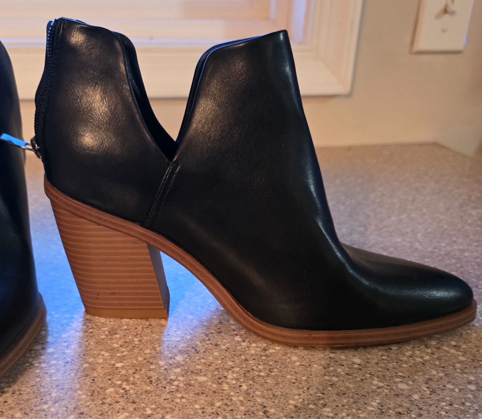 Mysoft Chic Black V-Cut Ankle Booties with Stacked Chunky Heel – Size 8