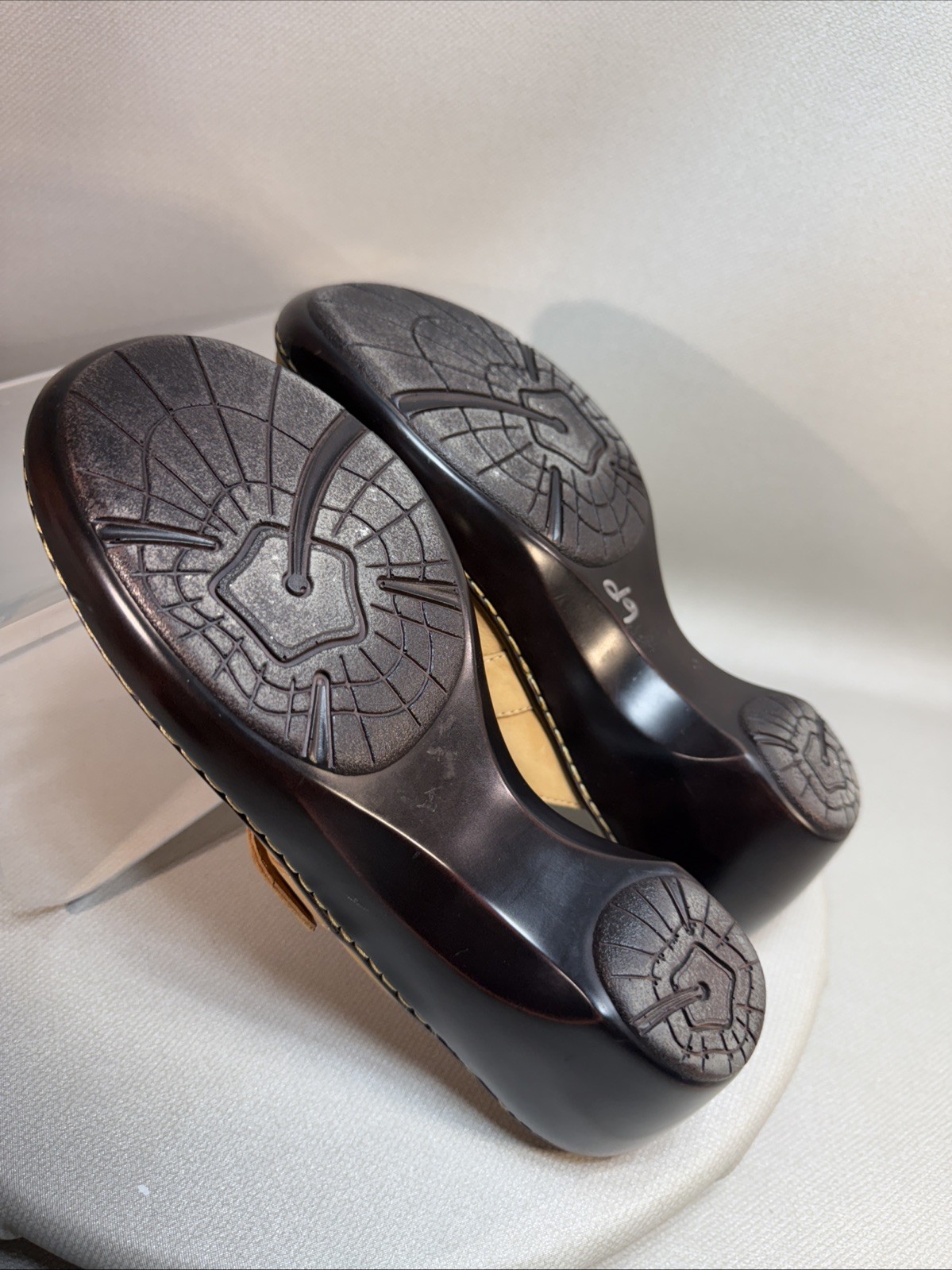 Madison Comfort Clogs Womens 8M Leather 2.75 In Heel Stylish Easy Wear