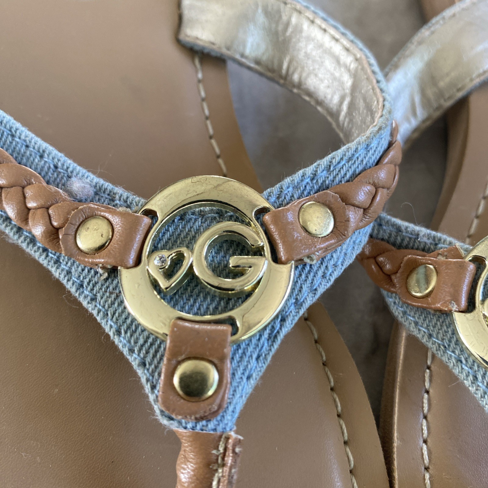 Guess Brown & Gray with Gold G Thongs Sandal Flip-Flop Women Size 7 Summer Beach