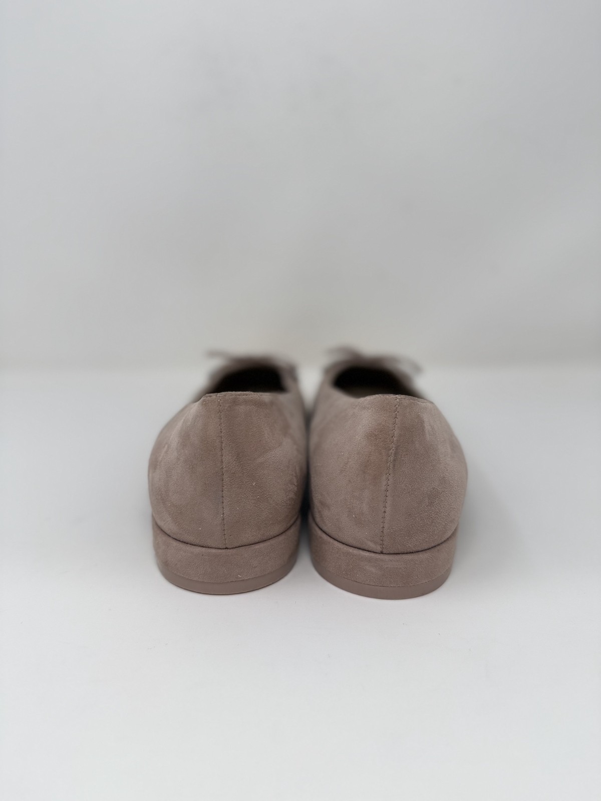 New Stuart Weitzman Sleek Suede Cap Toe Bow Flat Fawn Sz 8.5