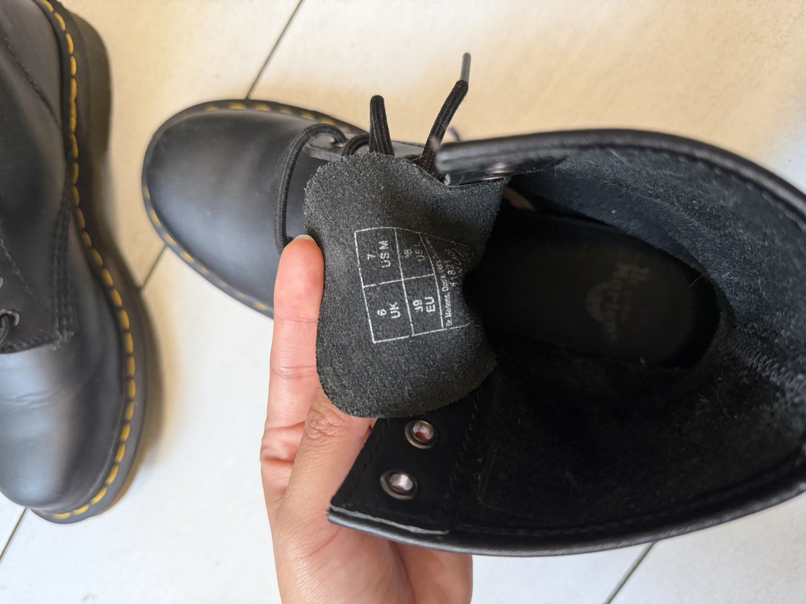 Dr. Martens 1460 Women’s Original Smooth Leather Lace Up Boots – Black,Size 7 US