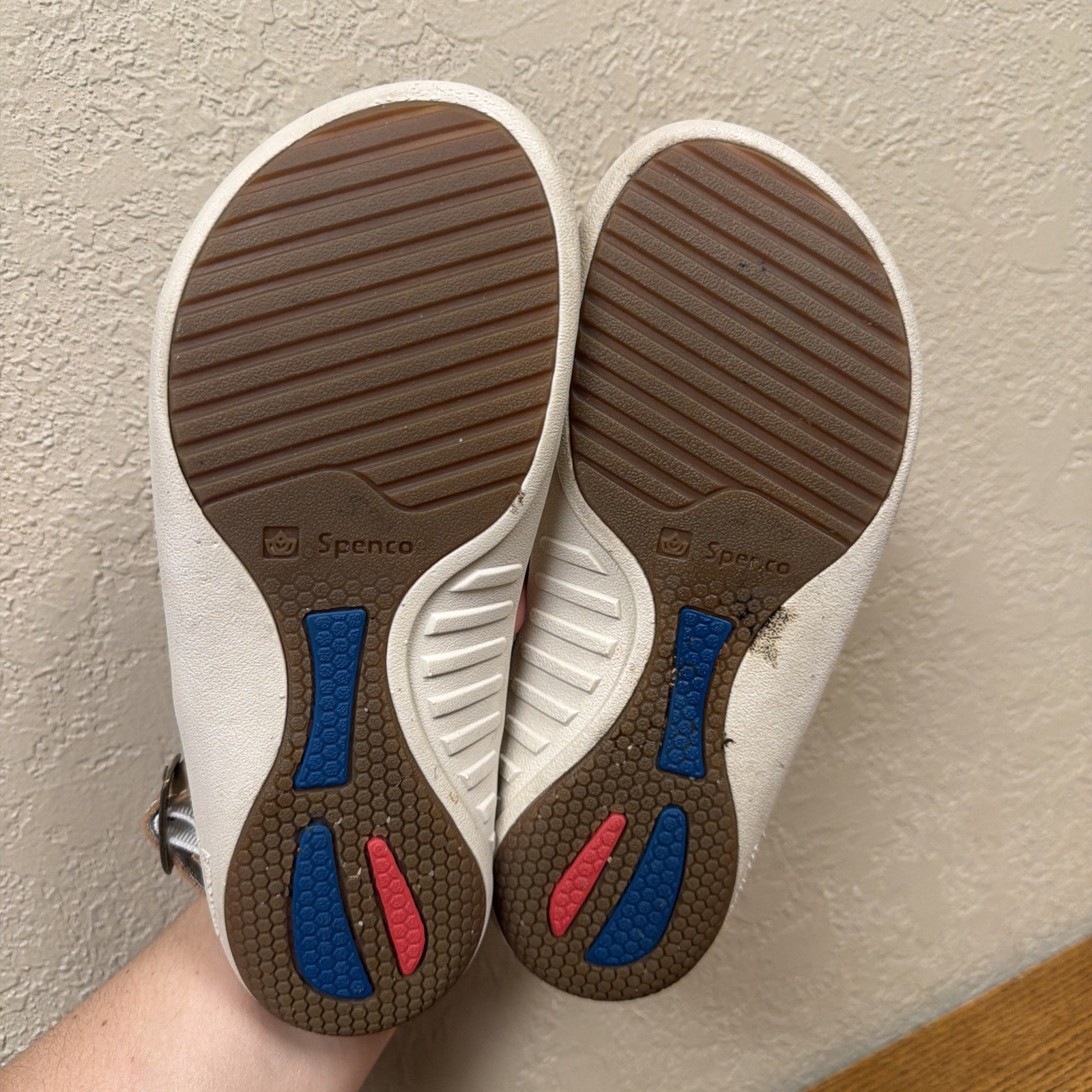 Spenco Women’s 7 ALEX BeigeLeather Singback Strappy Sandals Comfort EUC