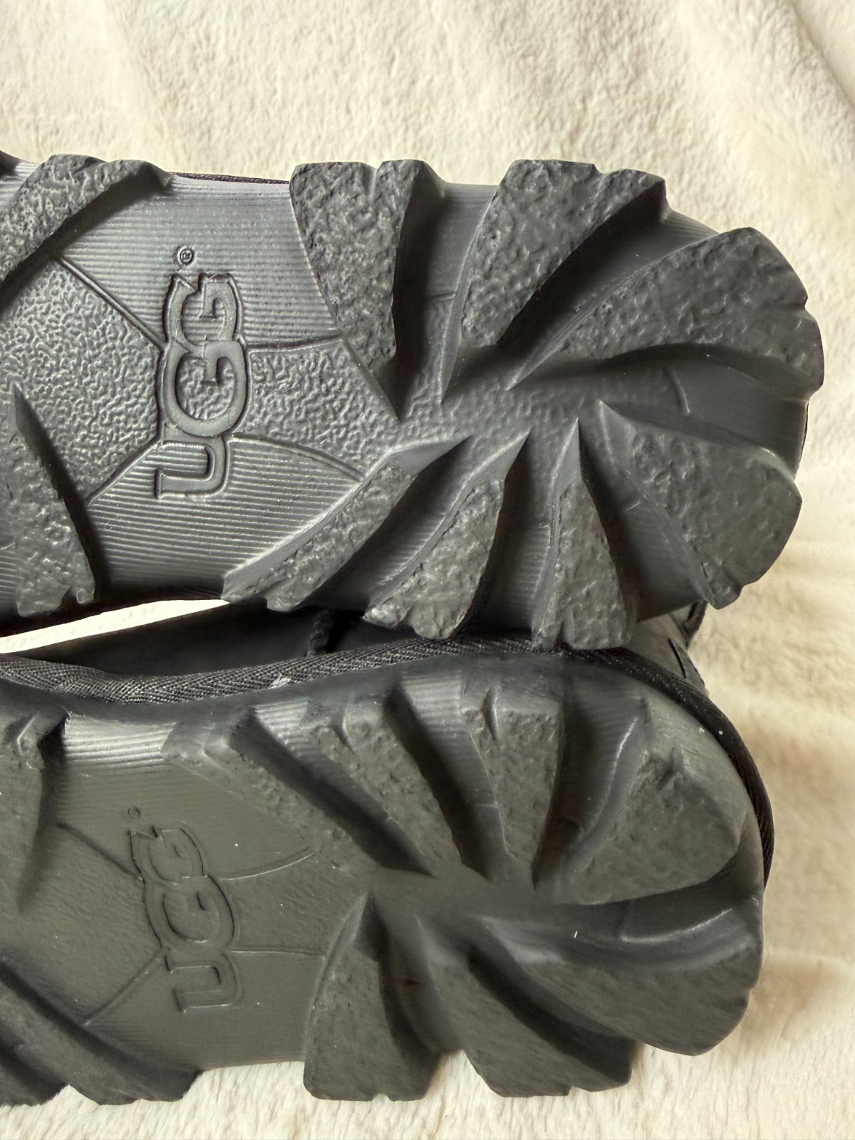 NWD UGG Women’s Essential Short Leather (1111513) US7/UK5/EU38