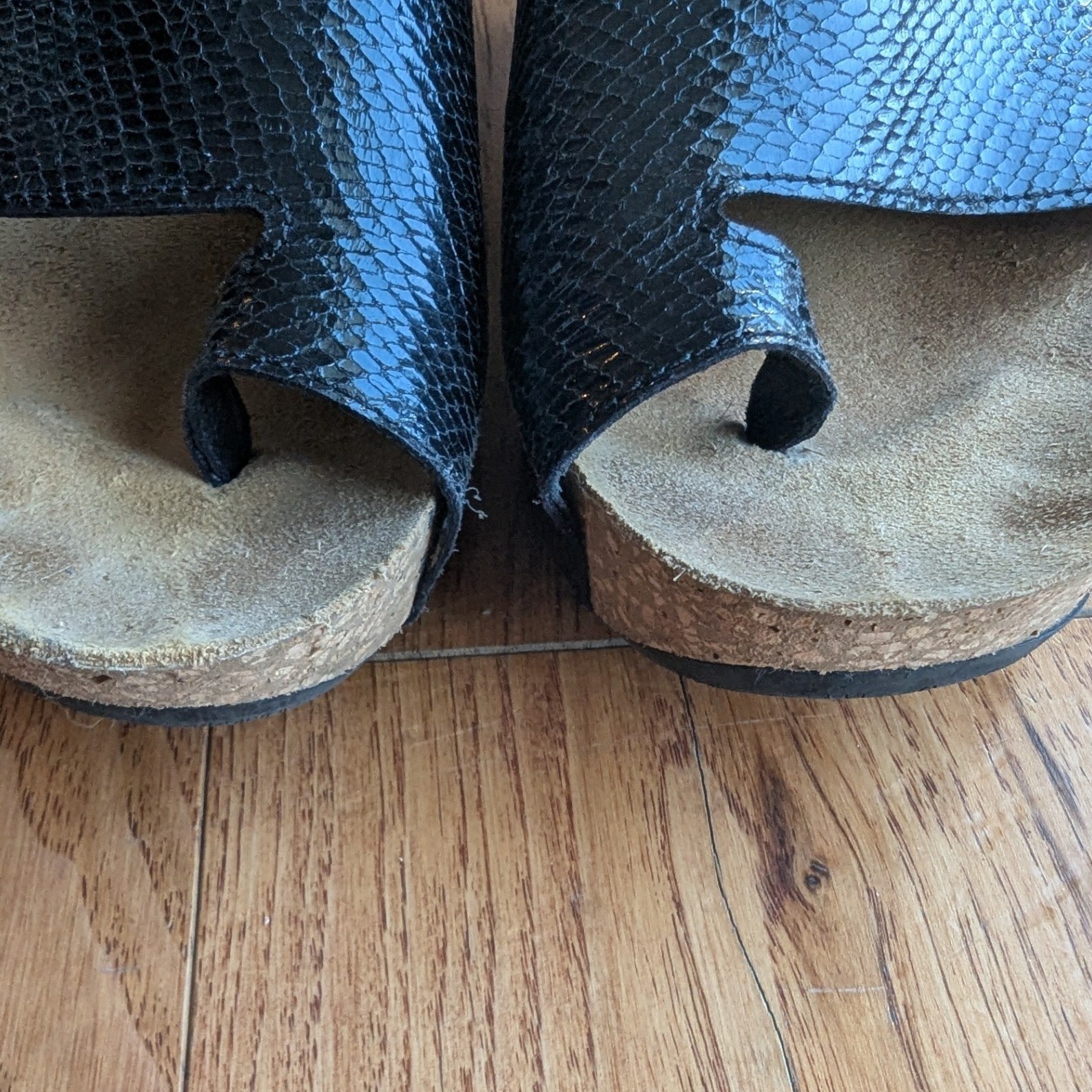 Donald Pliner Platform Wedge Sandals Black Snakeskin Embossed Cork Womens 7B