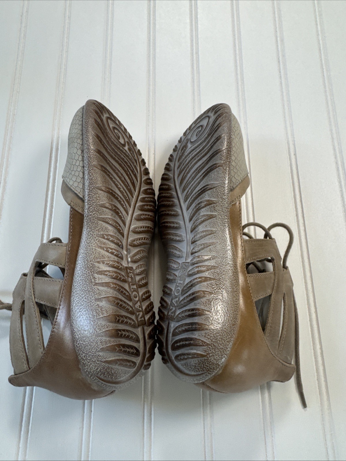 Naot Women’s Lace Up Kata Shoes US 7 EU 38 Beige Lizard Leather Comfort $199