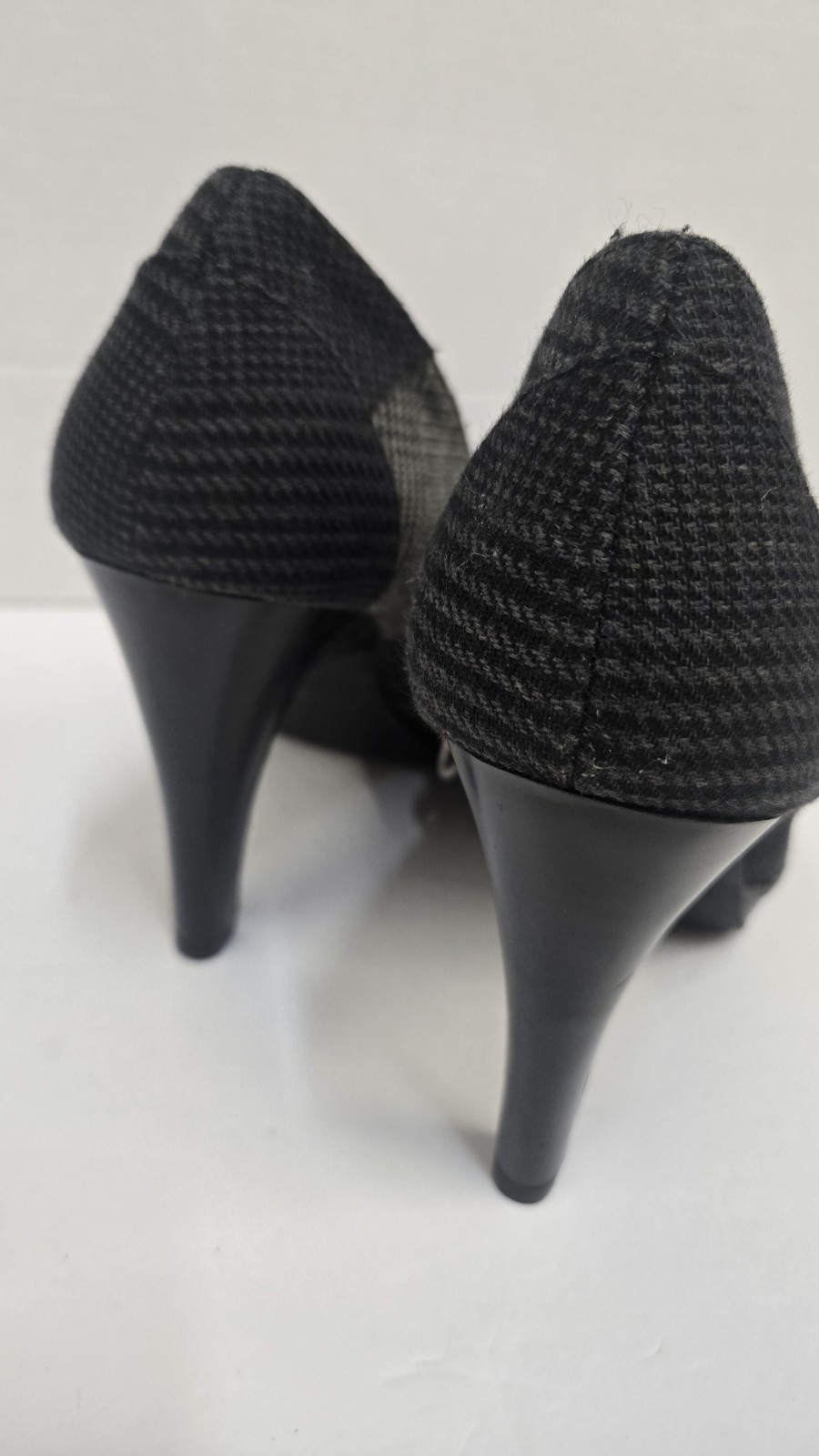 NWT Isaac Mizrahi for Target Andrea Plaid Platform Pumps Grey Black Heels Size 9