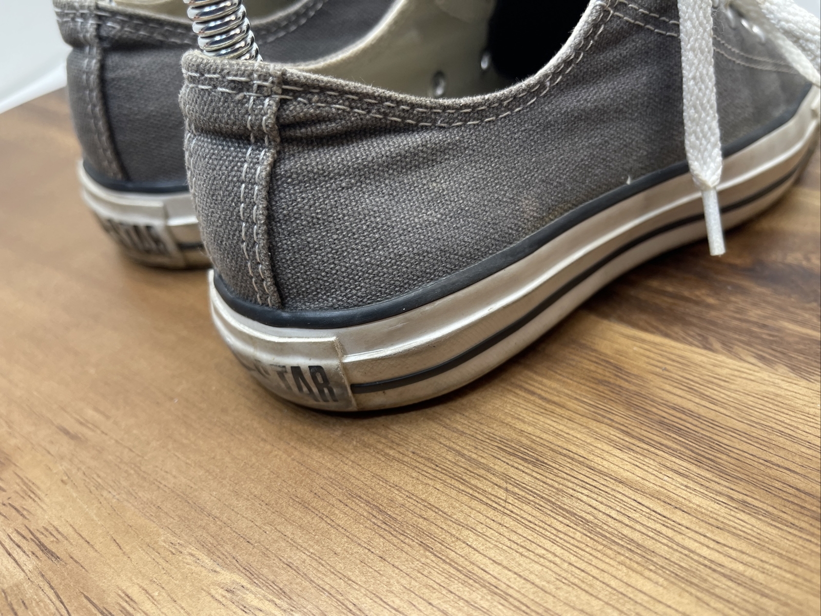 EUC Converse All Stars Shoes Sneakers Low Top Gray Mens 4 Womens 6 Unasex