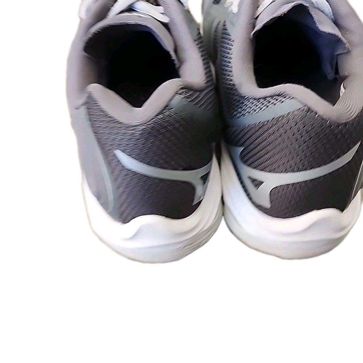 New Mizuno Wave Lightning Z6 Volleyball Shoes Sneaker Gray/White Wo’s Sz 8 $140