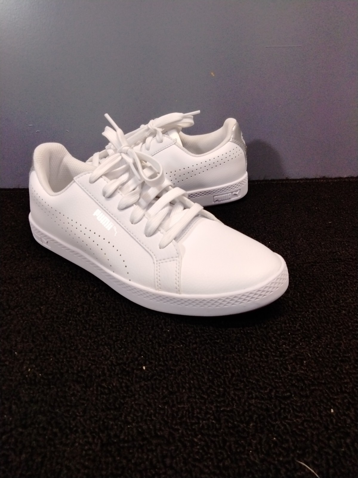 Puma Womens Size 7.5 Smash Preforated 36623801 White Running Shoes Sneakers