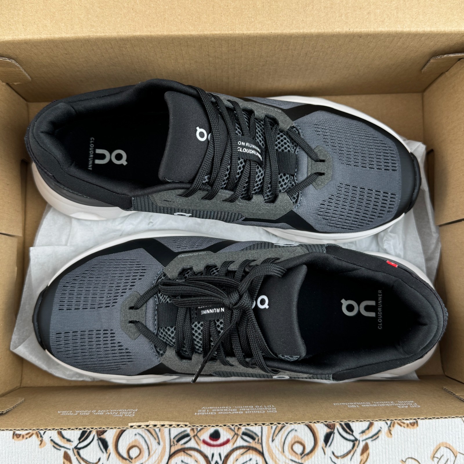 NEW On Cloudrunner 2 Eclipse|Black woman’s Sneakers/CloudTec® cushioning US6-9.5