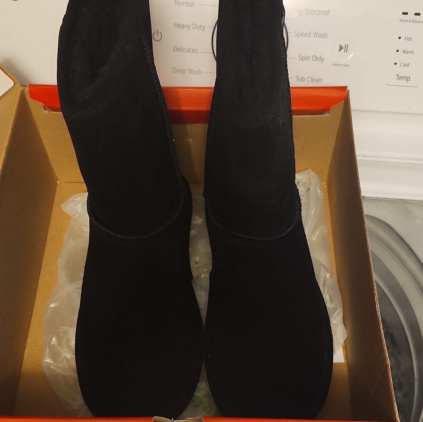 BEARPAW Emma Short Women’s Black Pull-On Suede Sheepskin Lined Bootie 9