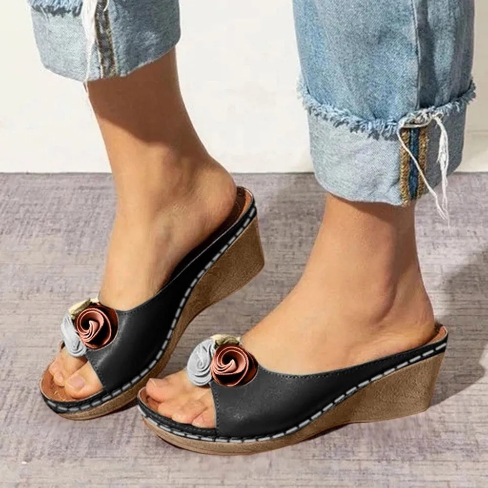 Good Choice Women’s Sydney Rosette Slide Wedge Sandals Black Size 7.5