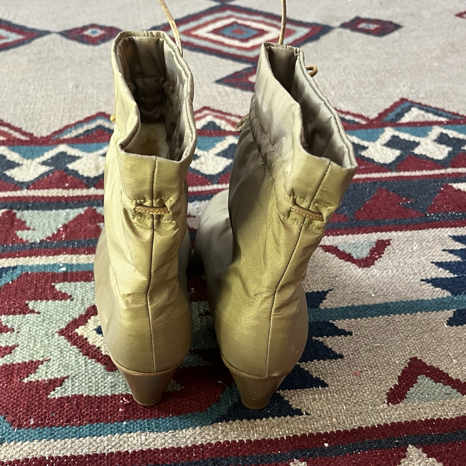 Vintage 80s Golo Winter Snow Boots Women’s 8 Beige Sherpa Lined Nylon High Heel