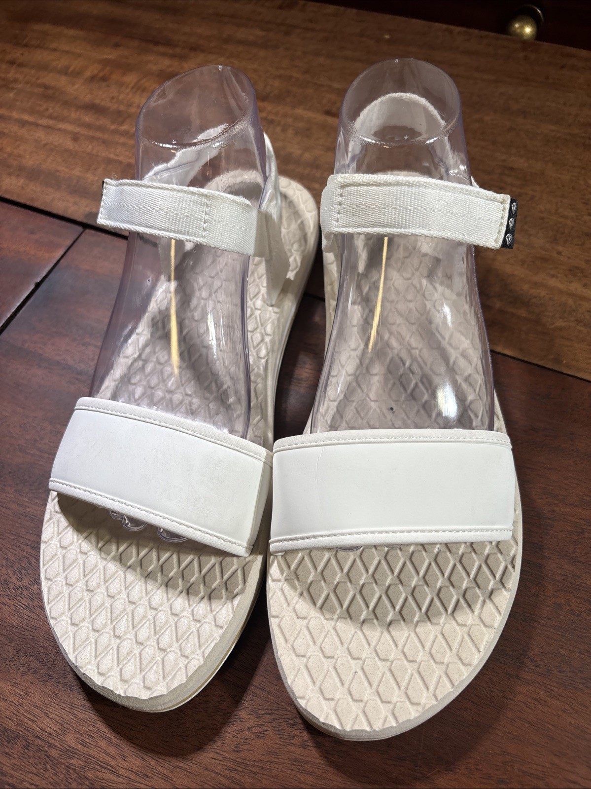 Volcom NWOB Women’s Sz 11 White Trail Sandals.
