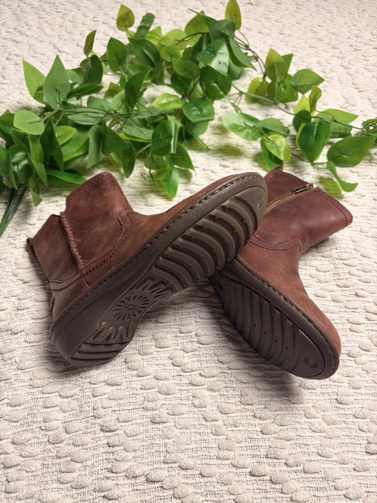 UGG Neevah Brown Leather Shearling Booties Women’s Size 6