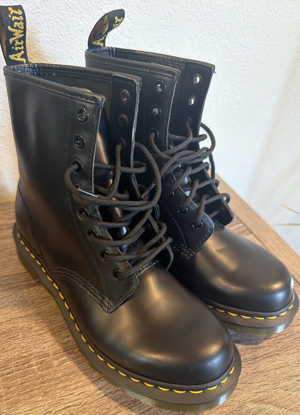 Dr. Martens 11821 Women’s Original Smooth Leather Boots Black US Womens 7 NWOB