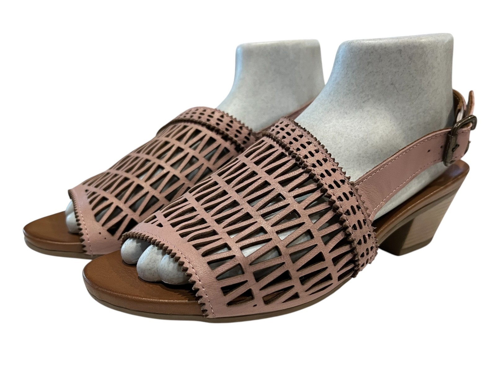 Bueno Lia Dusty Pink Laser Cut Leather Slingback Sandals 40 / 9.5 Heels Summer