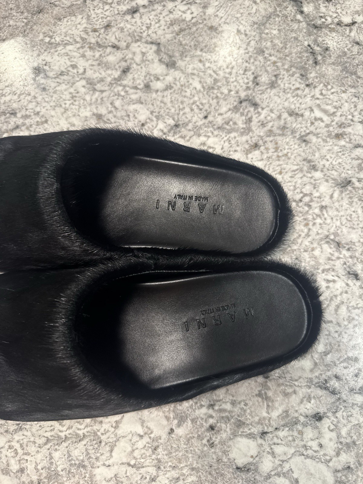 Marni Black long haircalfskin Fussbett sabot G2U
