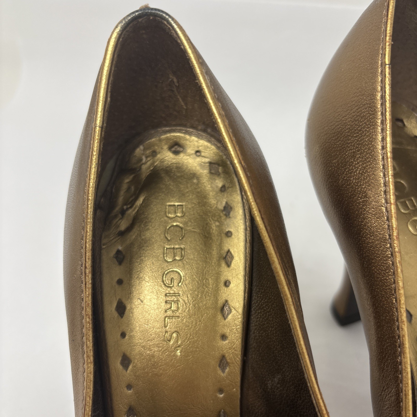 BCBGirls 3.75″ HEELS Bronze Leather SLIP ON LOAFER STYLE PUMPS SHOES 5B 35