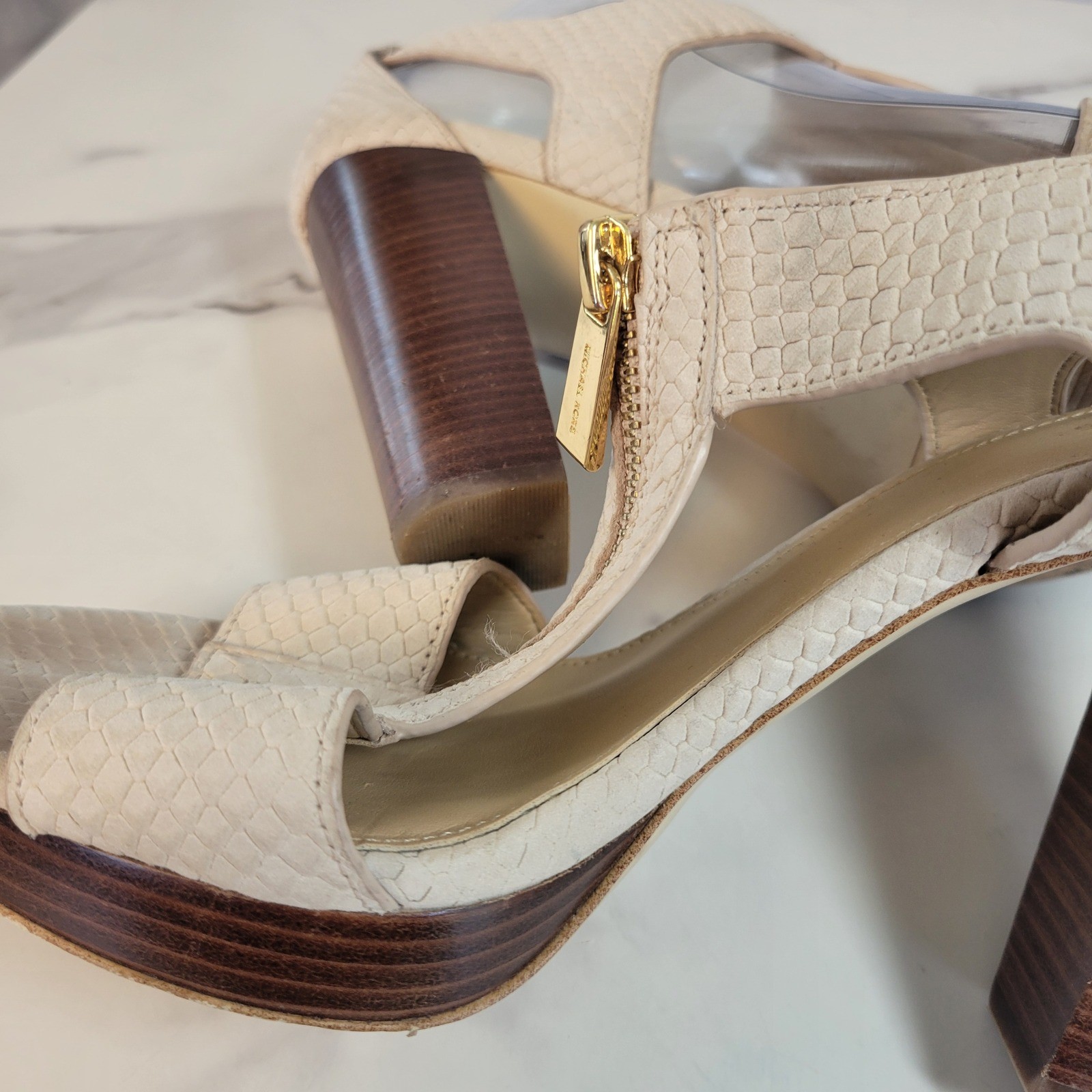 MICHAEL Michael Kors Berkley Lock Leather Platform Sandals Taupe Heels Size 7