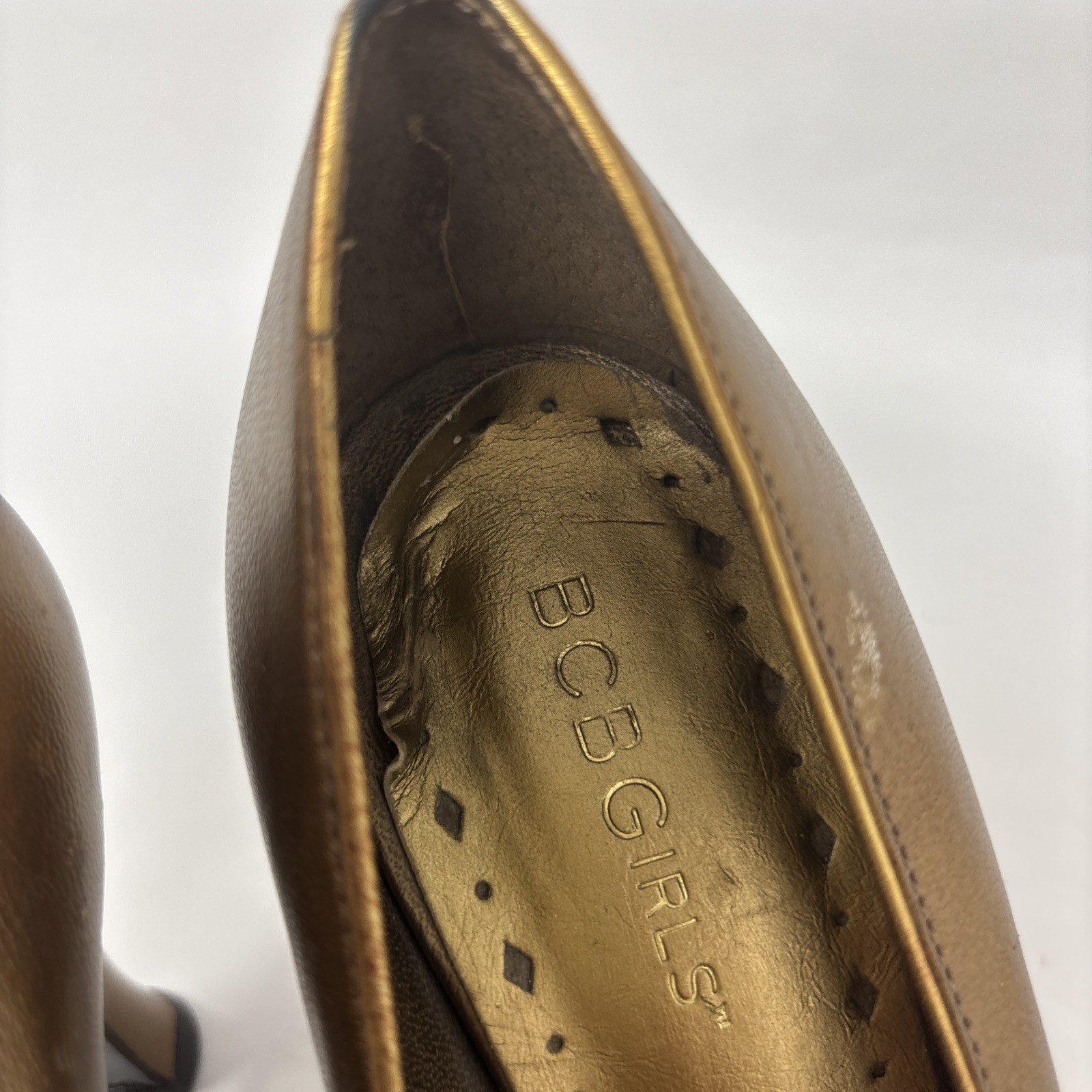 BCBGirls 3.75″ HEELS Bronze Leather SLIP ON LOAFER STYLE PUMPS SHOES 5B 35