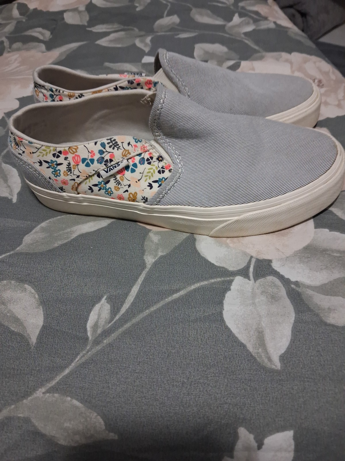 VANS Size 6.5 In Great Condition Multicolor Floral / Denim Look Women’s Shoes