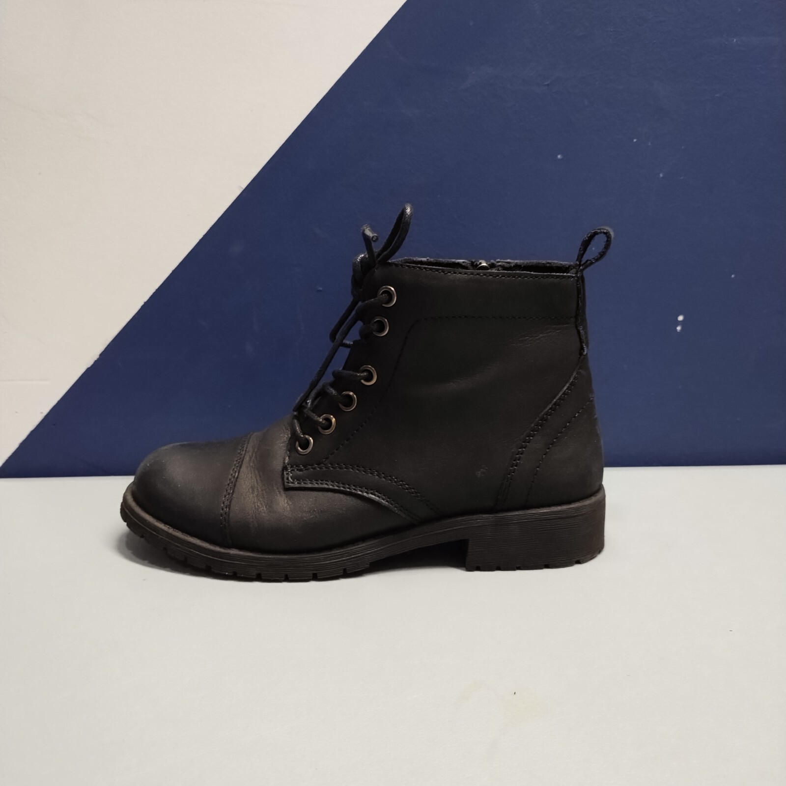 Vepose New York Ankle Boots Womens Size 6 Black Leather Rubber Sole Side Zipper