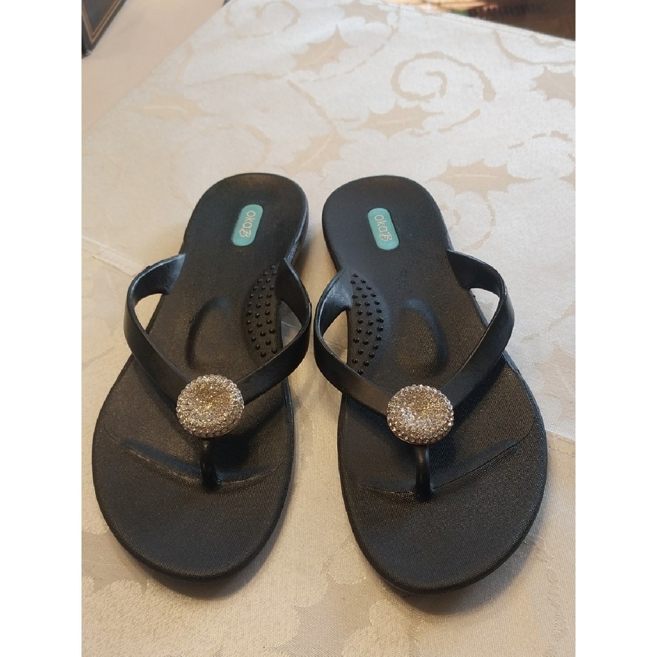 Oka-B NWOT Women’s Rhinestone Jewel Flip Flop Sandals Size 10 Black Arch Support