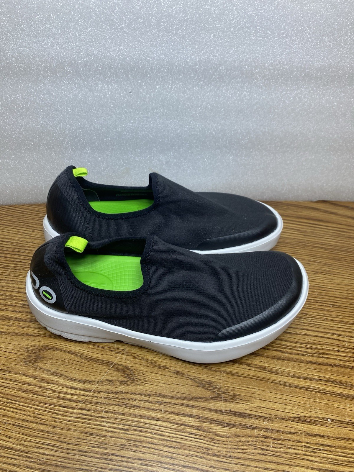Oofos OOmg eeZee Low Recovery Arch Comfortable Shoes Black Women’s Size 6