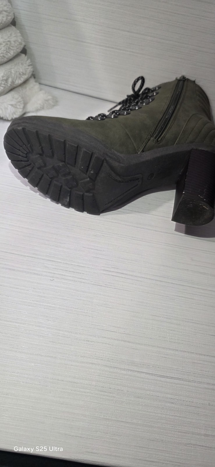 SEVEN7 Footwear Flatiron Olive Boots Women’s Size 8 Green New In Box