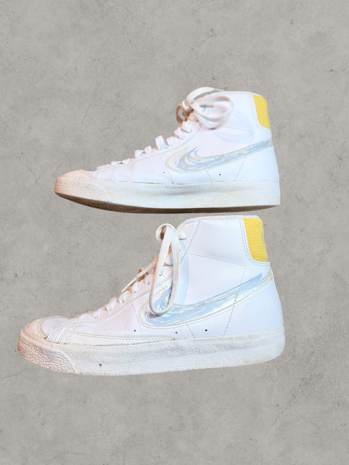 Nike Retro 90s Women’s High Tops Size 7.5 Pastel Blue Swoosh Yellow Logo Vintage