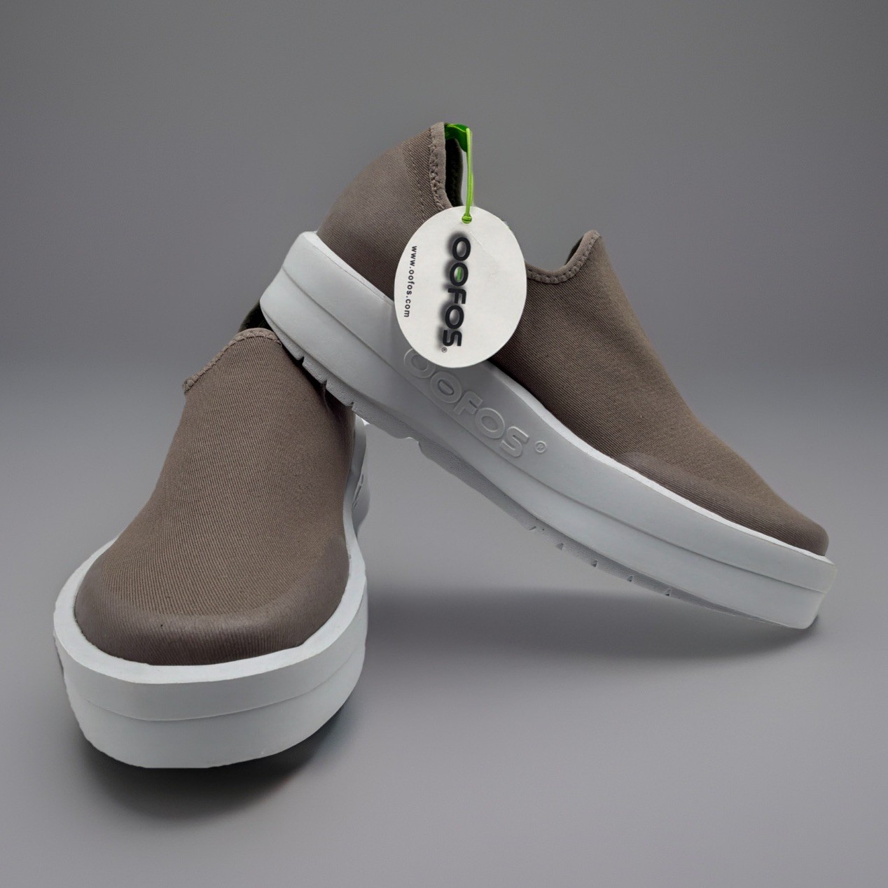 OOFOS OOmega EZEE Low Nomad Slip On Shoes Women’s 7 Taupe NWT Recovery Sneakers