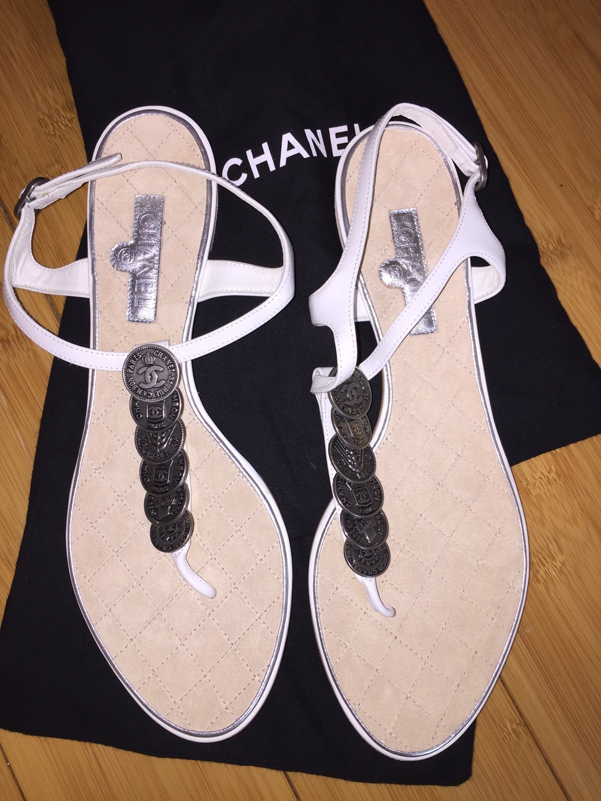 NEW CHANEL WHITE LEATHER COINS CC LOGO FLAT THONG SANDALS SIZE 39.5