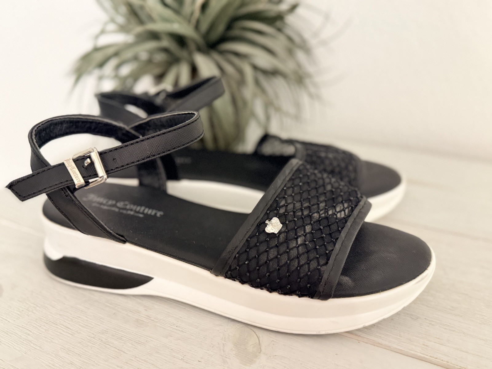Juicy Couture Ilyza Wedge Sandals Women Sz 10 Black Logo Ankle Strap Buckle Y2K