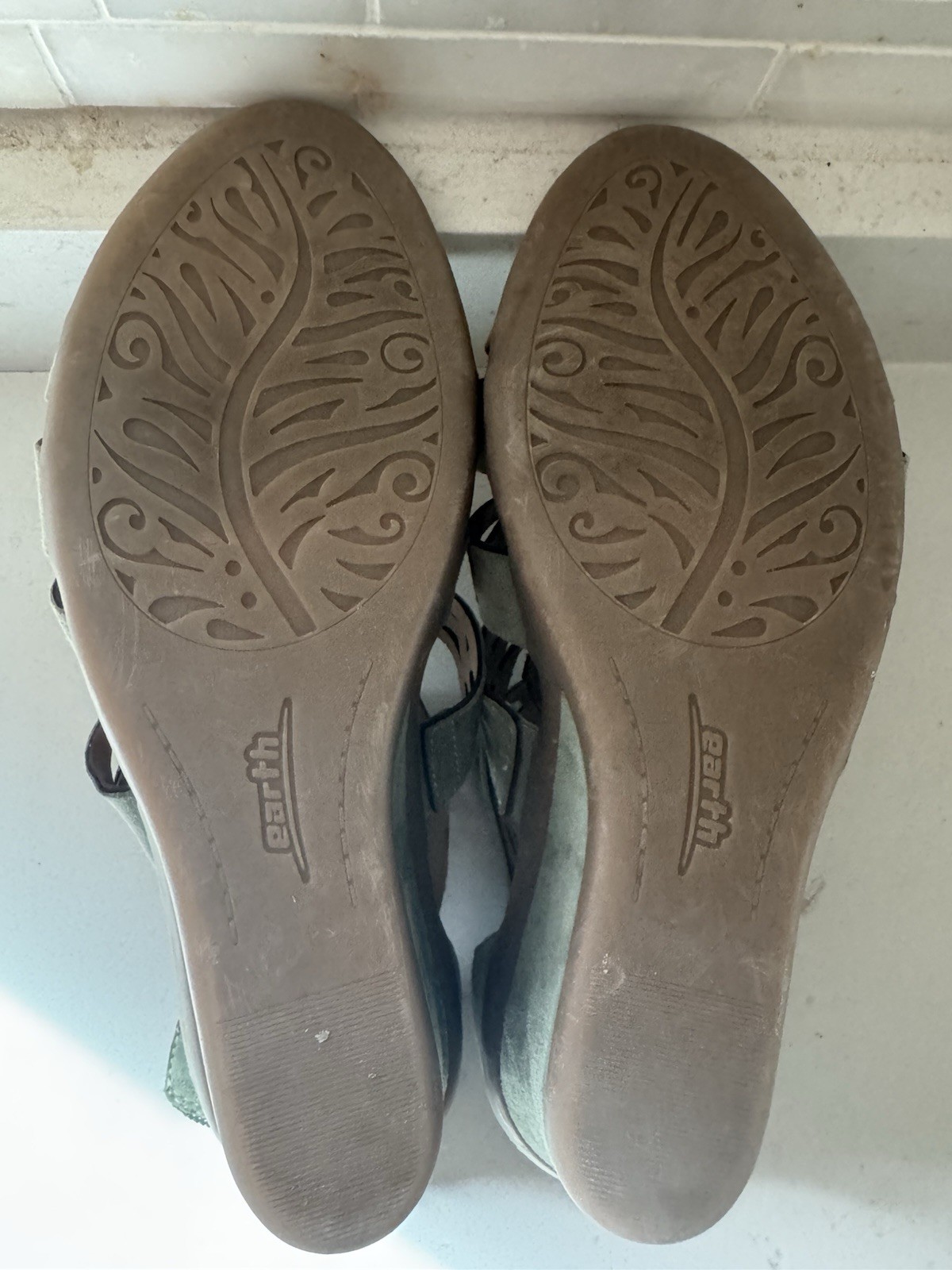 Earth – Petal w/Cut-outs Sage Color Suede Leather Wedge Sandals Sz 8 WORN ONCE!