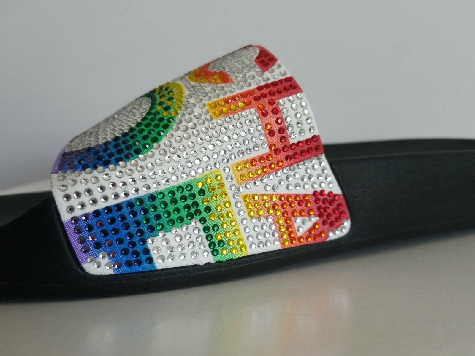 MICHAEL KORS GILMORE WHITE RAINBOW CRYSTAL MK LOGO POOL SLIDES 9 10 11 LOVE SHOE