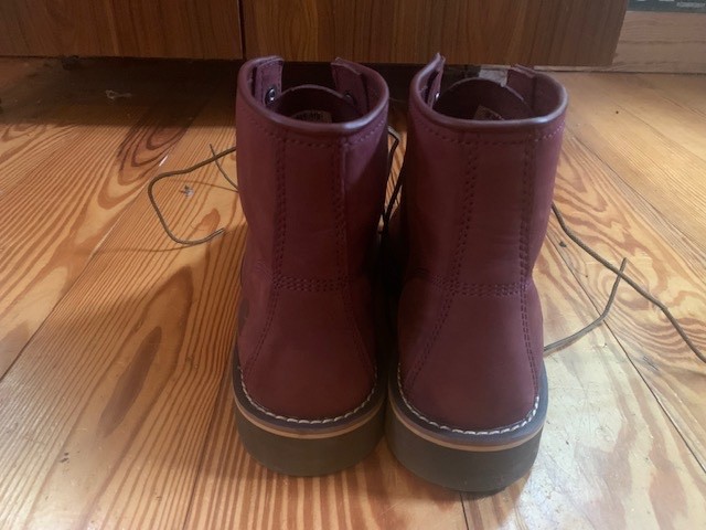 Women’s Carhartt work boots