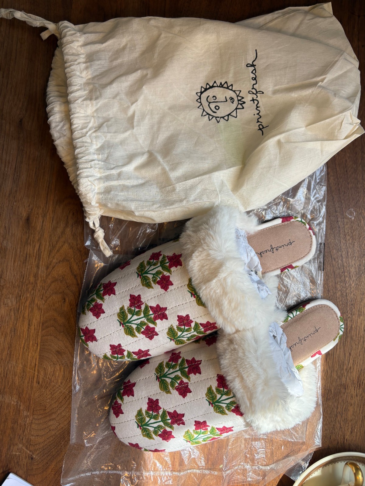NIB NWT Printfresh Pretty in Poinsettia slipper faux fur