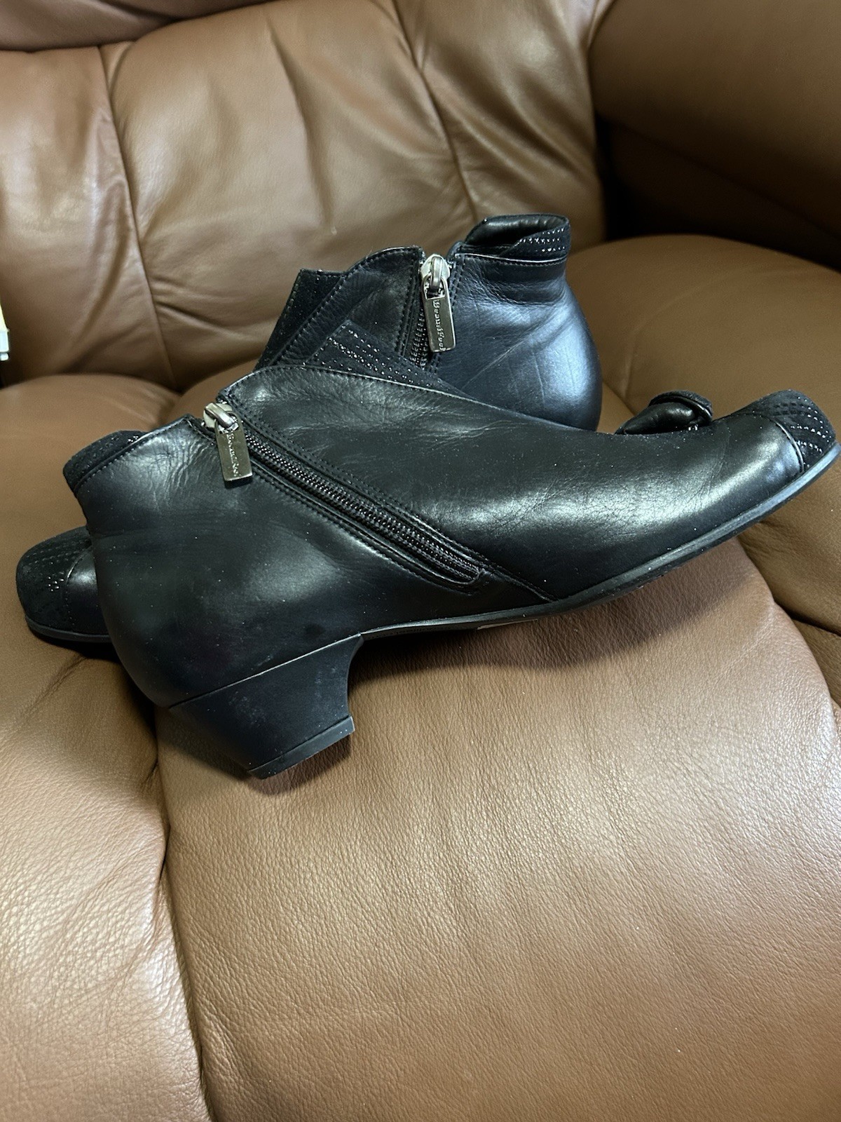 Beautifeel Black Leather Bootties 38