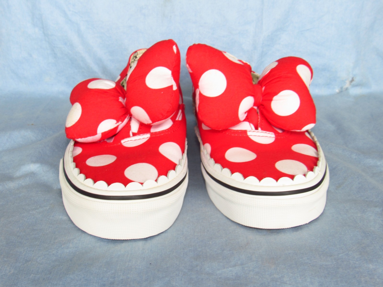 Vans Disney/Minnie’s Bow Polka Dot Slip-on Sneakers (Women US Size 8; See Note)