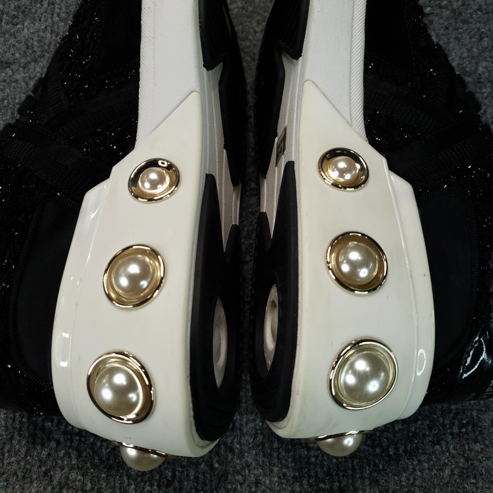 Kate Spade New York Cayman Shoes Womens Size 6 Black Sneaker Pearl Studded
