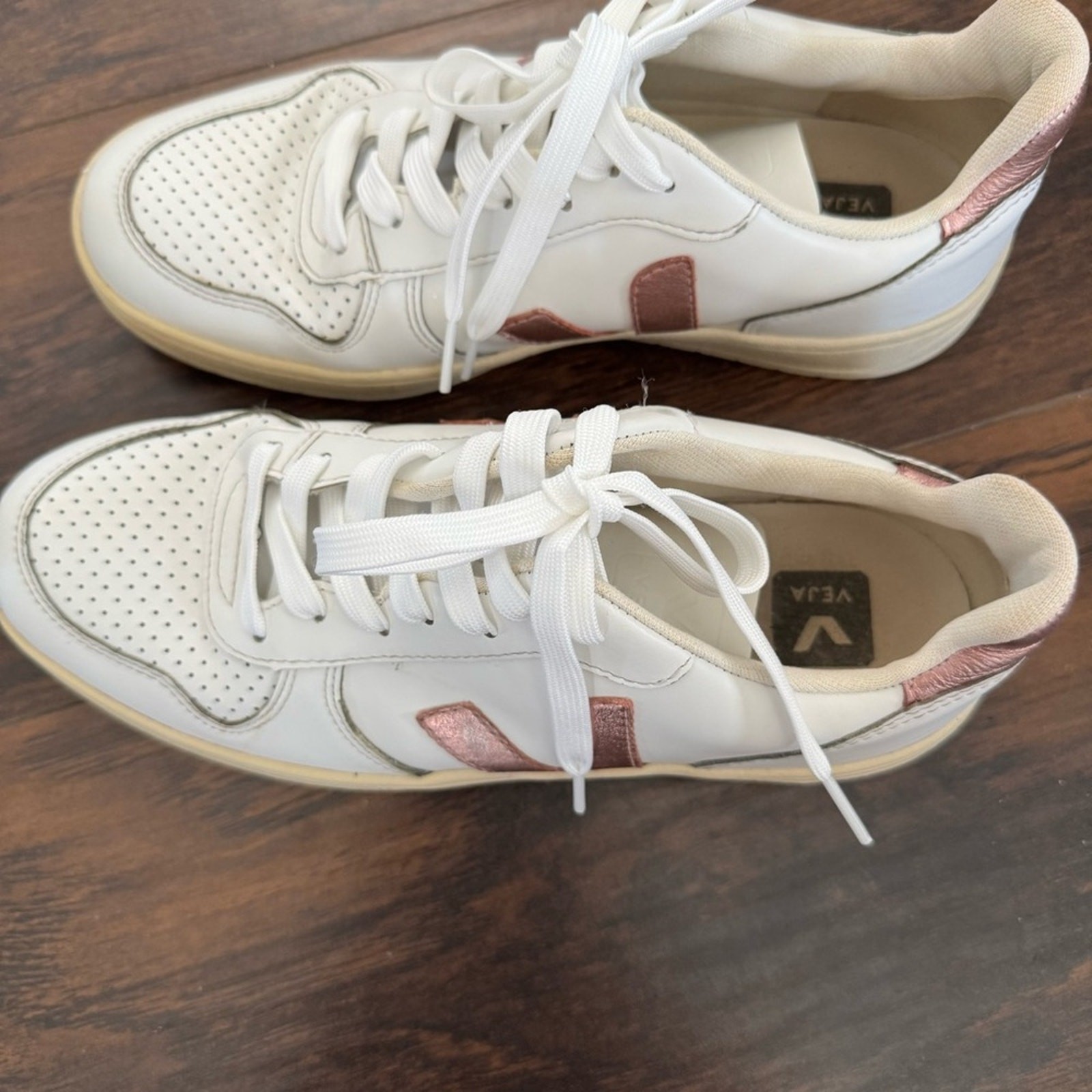 VEJA Women’s White Leather Sneakers with Rose Gold Accents sz 10 euro 41