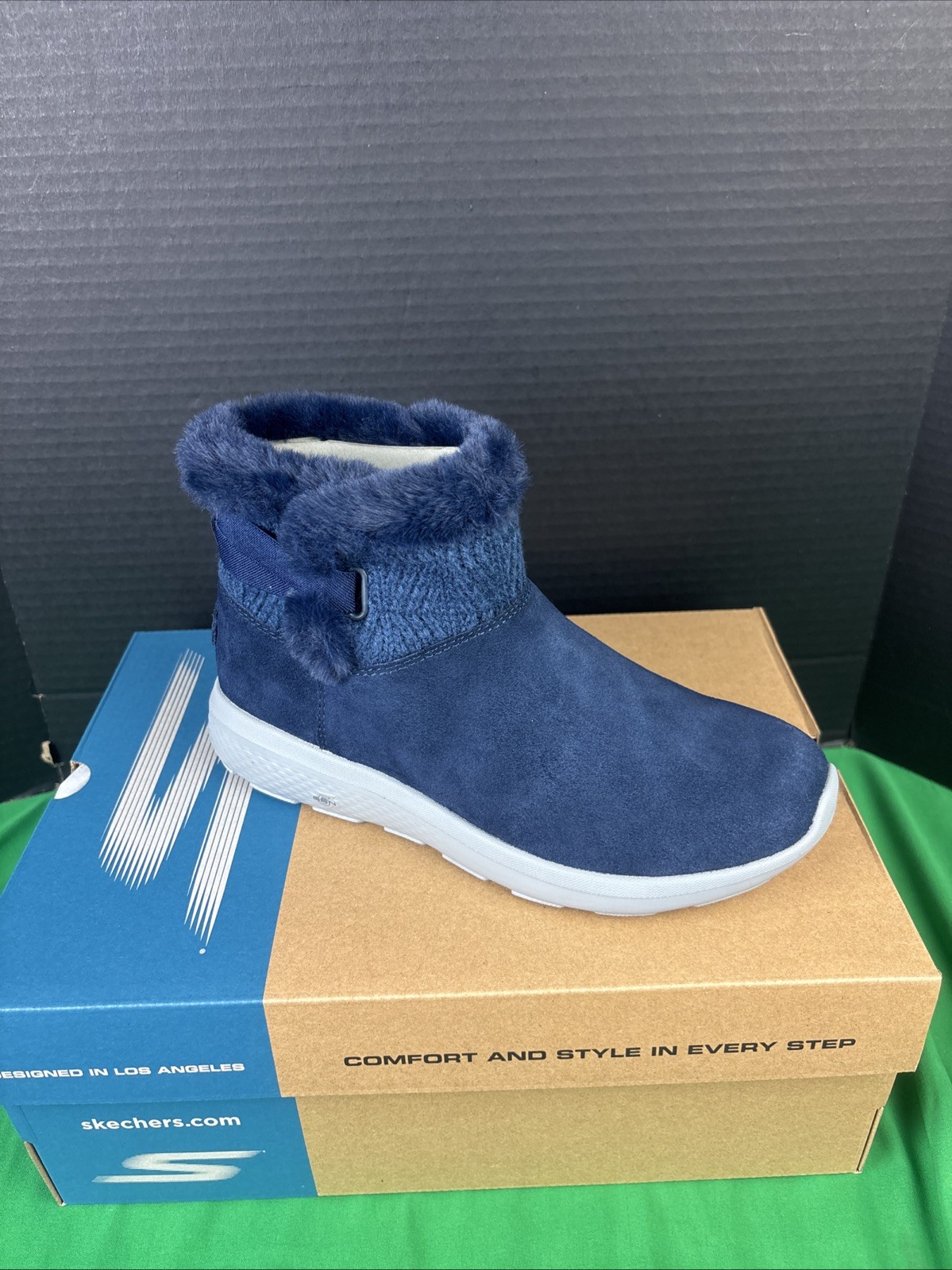 Skechers Women On-the-GO City Suede Boots Size 7.5 Navy