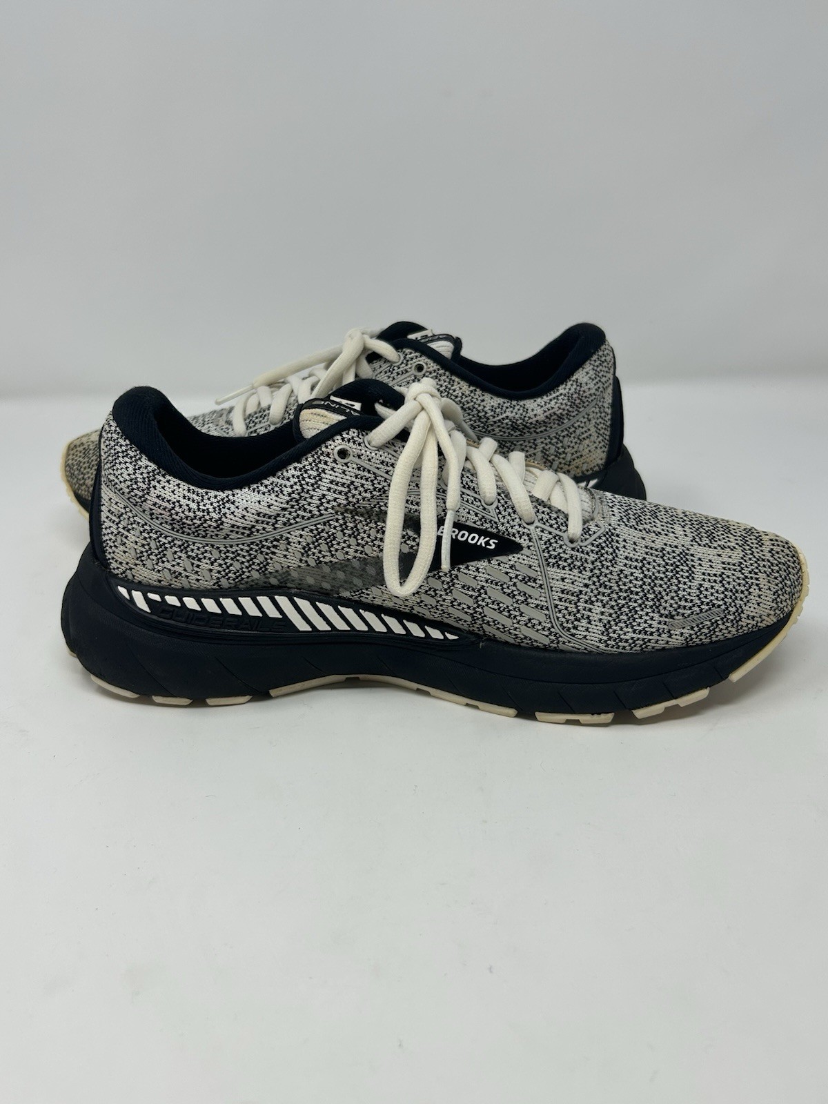 Brooks Adrenaline GTS 21 Black/Gray/White – 120329-1B-135, Size 9