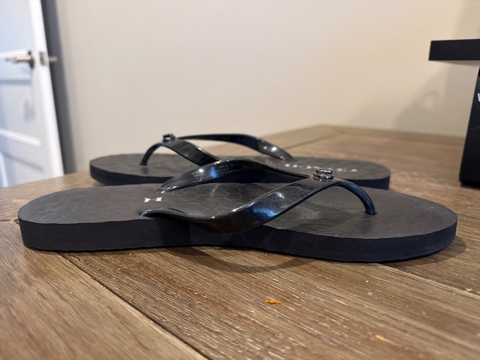 COACH Abbigail Black Flip Flop Thong Slip On Turn Lock Sandals Women’s 7 / 8