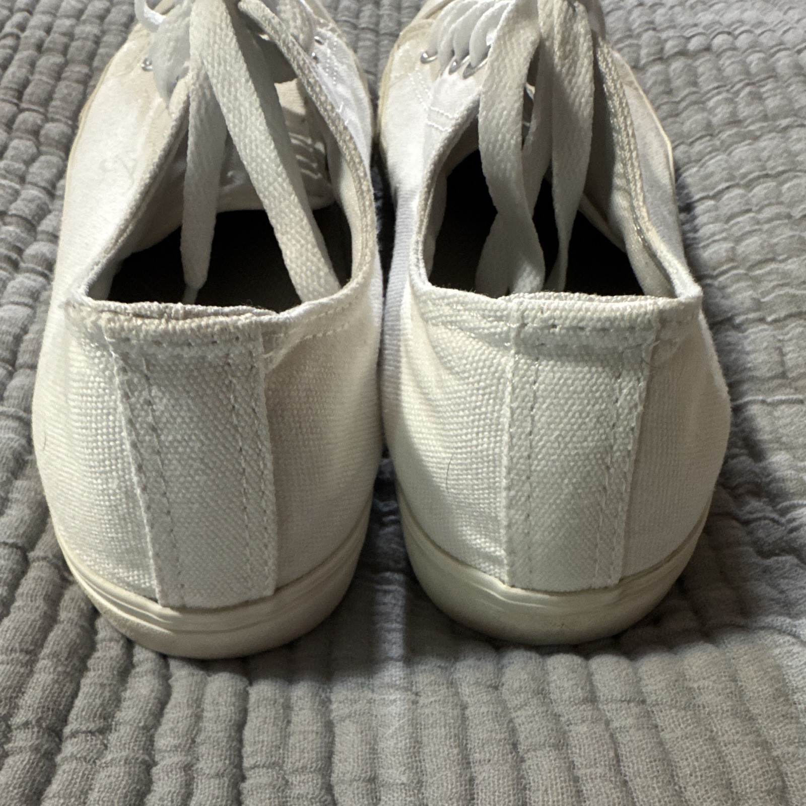 Women’s Low Top Lace-Up Athletic Sneaker Shoes White Solid Casual Activewear