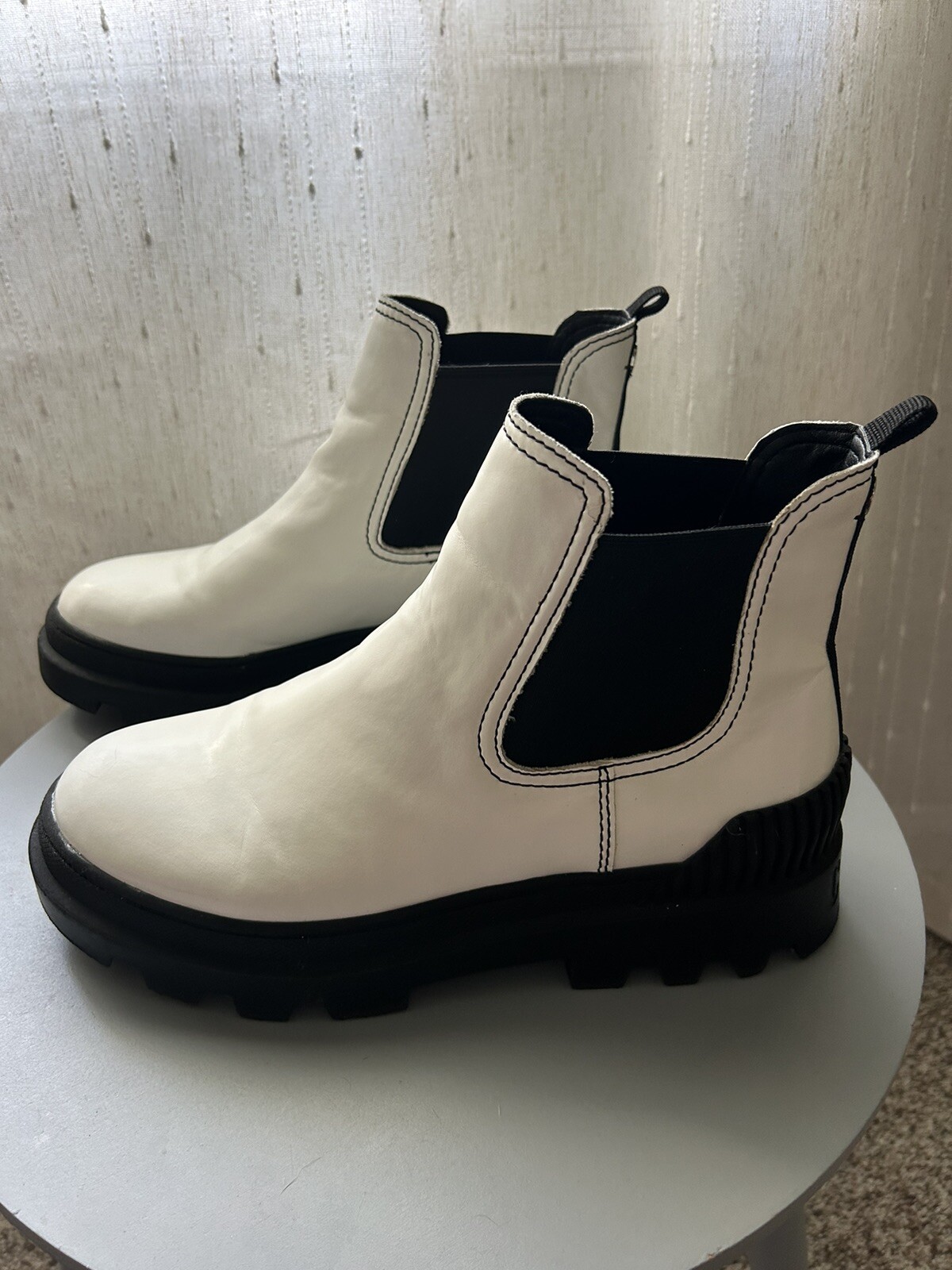 Sam Edelman Women’s Darielle White Chunky Lug Sole Street Style Boot Size 8.5