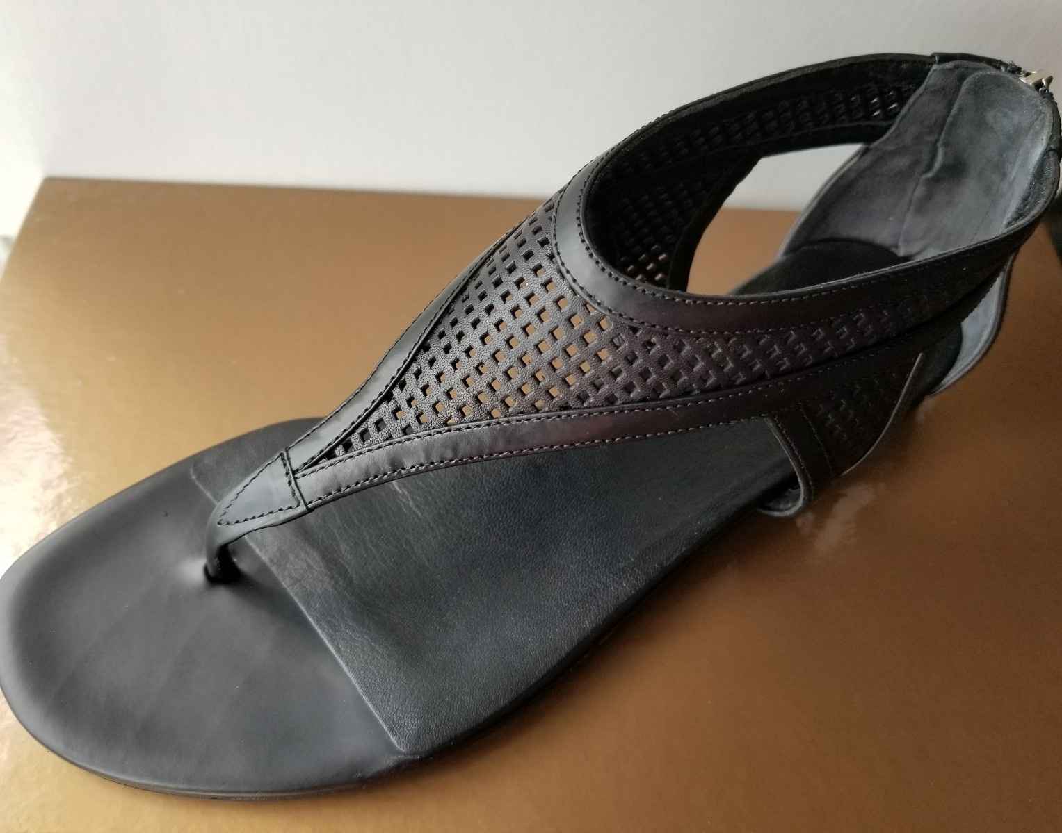GUCCI KIM AMAZING PERFORATED BLACK LOGO ZIPPER THONGS SANDALS EU 37 I LOVE SHOES