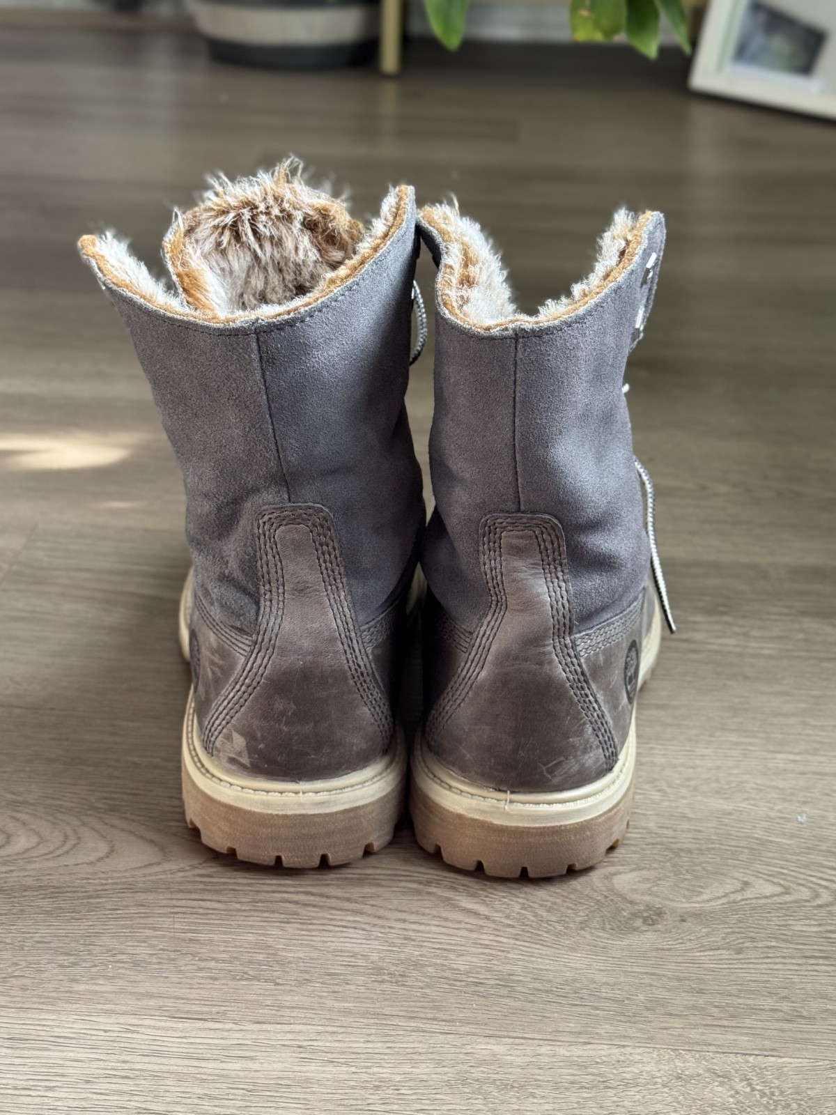 Timberland brown fur lined lace up brown boots women size 8